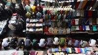Suasana salat berlangusng khusyuk.  