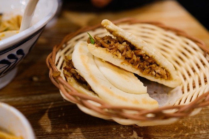 sandwich khas China bernama rou jia mo