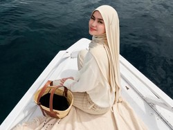 Influencer Hijab Sashfir Ungkap Rahasia Tampil Hits Tanpa Asal Ikut Tren