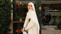 Ini 7 Tren Hijab 2025: Pashmina Meleyot, Motif hingga Menjuntai