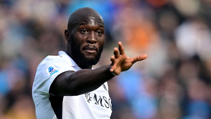 Soccer Football - Serie A - Como v Napoli - Stadio Giuseppe Sinigaglia, Como, Italy - February 23, 2025 Napolis Romelu Lukaku reacts REUTERS/Daniele Mascolo