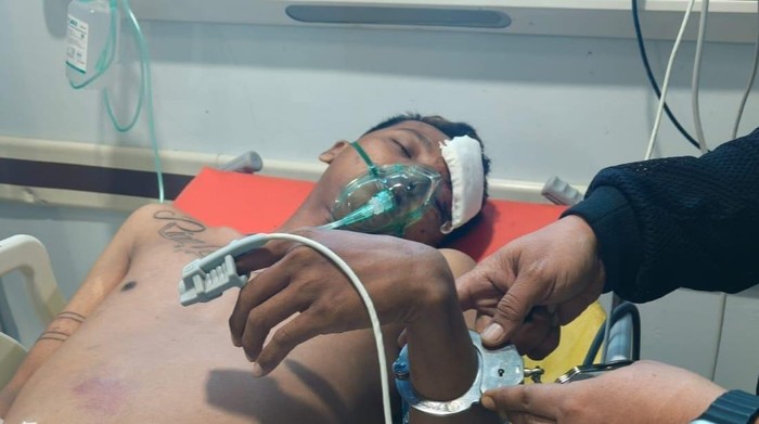 sopir pikap patah tulang usai tabrak beberapa kendaraan di sidoarjo