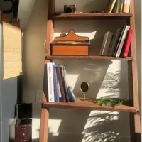 Selama tinggal di Kanada saat masih duduk di sekolah menengah, Su semakin sadar akan pentingnya melindungi alam dan hewan. Di sana, ia melihat bagaimana keluarga angkatnya sangat peduli dengan hewan. Di Kanada, Su juga terbiasa membeli barang bekas karena banyak toko amal yang menyediakan barang-barang yang dibutuhkan. Foto: QQ.com via SCMP