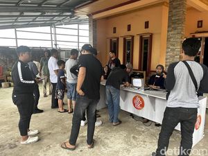 Ramai Penukaran Tiket PSM Vs Persebaya Jelang Laga di Stadion BJ Habibie