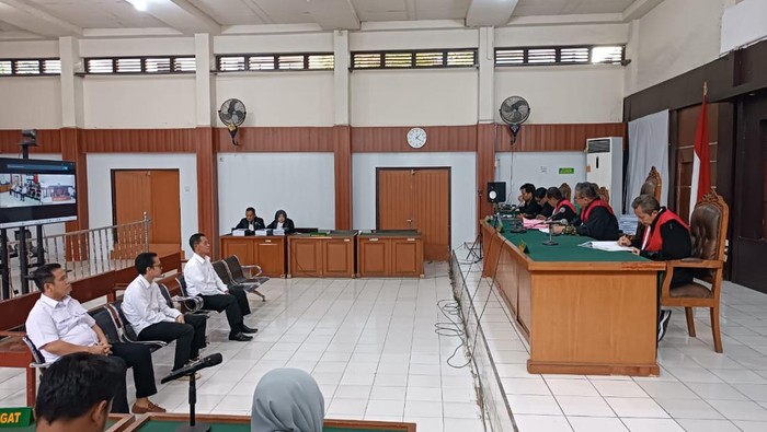 Tiga terdakwa kasus korupsi internet desa Miba jalani sidang tuntutan