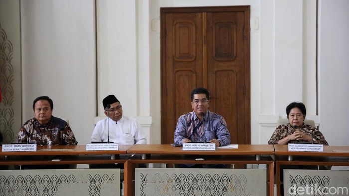 Universitas Indonesia (UI) mengumumkan putusan terkait nasib disertasi Menteri ESDM Bahlil Lahadalia. UI meminta Bahlil memperbaiki disertasinya.