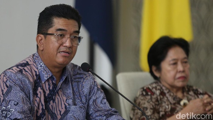 UI Minta Bahlil Perbaiki Disertasi Universitas Indonesia (UI) mengumumkan putusan terkait nasib disertasi Menteri ESDM Bahlil Lahadalia. UI meminta Bahlil memperbaiki disertasinya.