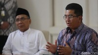 Diketahui, Bahlil sebelumnya meraih gelar doktor dalam program studi Kajian Strategik dan Global UI dengan predikat cumlaude dalam waktu 1 tahun 8 bulan. Bahlil mengikuti program doktoral di Sekolah Kajian Strategik dan Global (SKSG) UI. Adapun sidang terbuka promosi doktor Bahlil dilakukan pada Rabu (16/10/2024).  