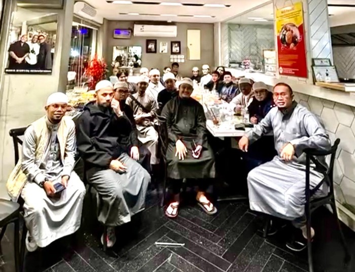 Wakil Ketua Komisi VI DPR Andre Rosiade bertemu mahasiswa asal Sumatera Barat (Sumbar) yang kuliah di Universitas Islam Madinah (UIM) Arab Saudi saat menunaikan ibadah umrah awal Ramadan ini