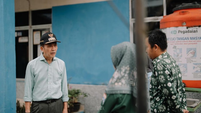 Wali Kota Palembang Ratu Dewa saat menyidak Kantor Lurah Pulo Kerto, Gandus, dan semua ASN tak di tempat