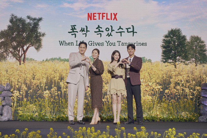 Kiri ke kanan: Park Hae Joon, Moon So Ri, IU, Park Bo Gum di konferensi pers drama Korea When Life Gives You Tangerines yang digelar di Seoul pada Rabu (5/3/2025).