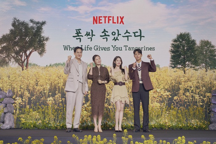Kiri ke kanan: Park Hae Joon, Moon So Ri, IU, Park Bo Gum di konferensi pers drama Korea When Life Gives You Tangerines yang digelar di Seoul pada Rabu (5/3/2025).