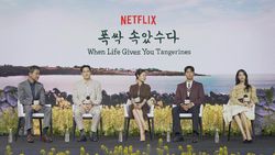 Foto-foto Konferensi Pers When Life Gives You Tangerines