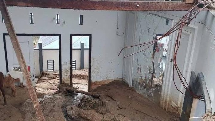 10 rumah rusak akibat longsor di Kecamatan Dumbo Raya, Kota Gorontalo.