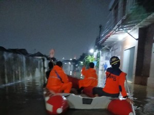 10 Wilayah di Tangerang Selatan Banjir, 4 Perahu Karet Diterjunkan