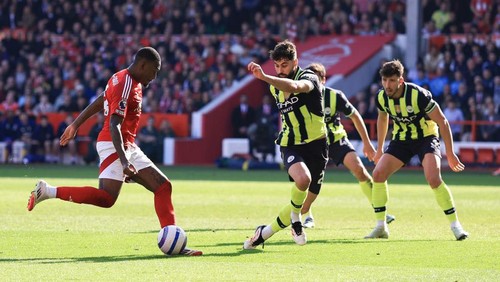 NOTTINGHAM, ENGLAND - MARCH 8: Callum Hudson-Odoi of Nottingham Forest scores the first goal during the Premier League match between Nottingham Forest FC and Manchester City FC at City Ground on March 8, 2025 in Nottingham, England. (Photo by Marc Atkins/Getty Images)