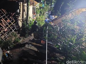 6 Rumah di Cireundeu Cimahi Rusak Diterjang Banjir Bandang