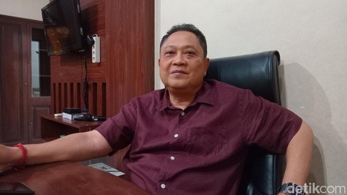 Anggota DPD RI Bali Ida Bagus Rai Dharmawijaya Mantra alias Rai Mantra ditemui detikBali, di kantor DPD RI Bali, Sabtu (8/3/2025). (Aryo Mahendro)