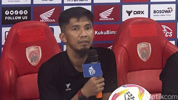 Asisten Pelatih PSM Makassar Ahmad Amiruddin.