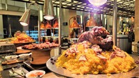 Menu Nusantara hingga Timur Tengah ditawarkan untuk santapan berbuka puasa. Salah satu yang ramai adalah stall nasi briyani. Foto: detikFood/Yenny Mustika Sari