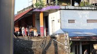 Curah hujan yang tinggi memicu terjadinya bencana hidrometeorologi. Selain banjir, juga terjadi peristiwa longsor. BNPB mencatat banjir di Sukabumi melanda 12 desa di 9 kecamatan dan sebaran titik longsor pada 30 desa di 22 kecamatan. Data tersebut berdasarkan pemutakhiran per Jumat (7/3) pukul 18.00 WIB. (dok BNPB)