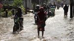 Banyak Motor Mogok gegara Nekat Terjang Banjir di Sapan Bandung