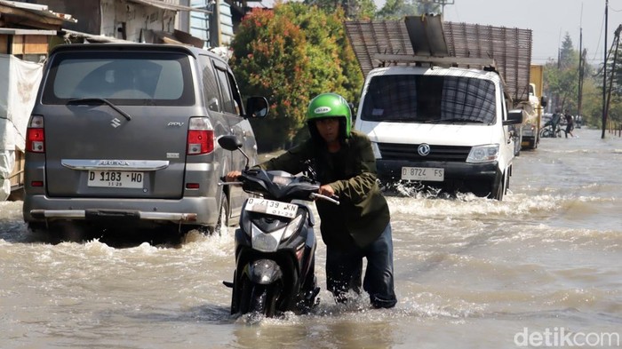 Banjir di Jalan Sapan, Kecamatan Bojongsoang, Kabupaten Bandung.