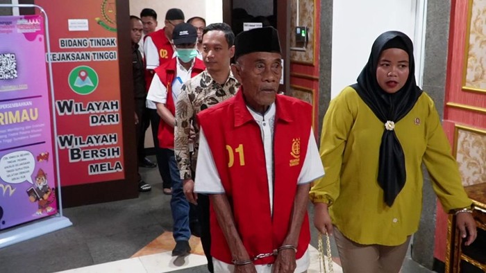 Berkas lengkap tiga tersangka korupsi aset di Palembang diserahkan