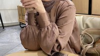 Selain hobi cicip kue dan coba jajanan kaki lima khas Indonesia, Ayana juga tak bisa lepas dari kopi susu nih. Foto: Instagram @xolovelyayana