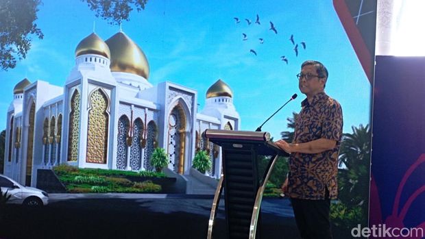Coorporate Project Development Director CT Corp, Eddy Tidarso saat memaparkan pembangunan Masjid Agung Trans Studio Makassar.