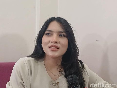 Aktris Davina Karamoy ditemui di TRANSTV pada Jumat (7/3/2025) malam.