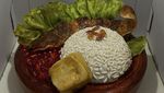 Fairuz A. Rafiq Nikmati Kue Pecel Lele hingga Sate bersama Keluarga