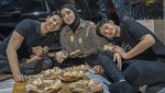 Fairuz A. Rafiq Nikmati Kue Pecel Lele hingga Sate bersama Keluarga