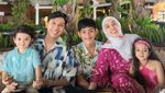Fairuz A. Rafiq Nikmati Kue Pecel Lele hingga Sate bersama Keluarga