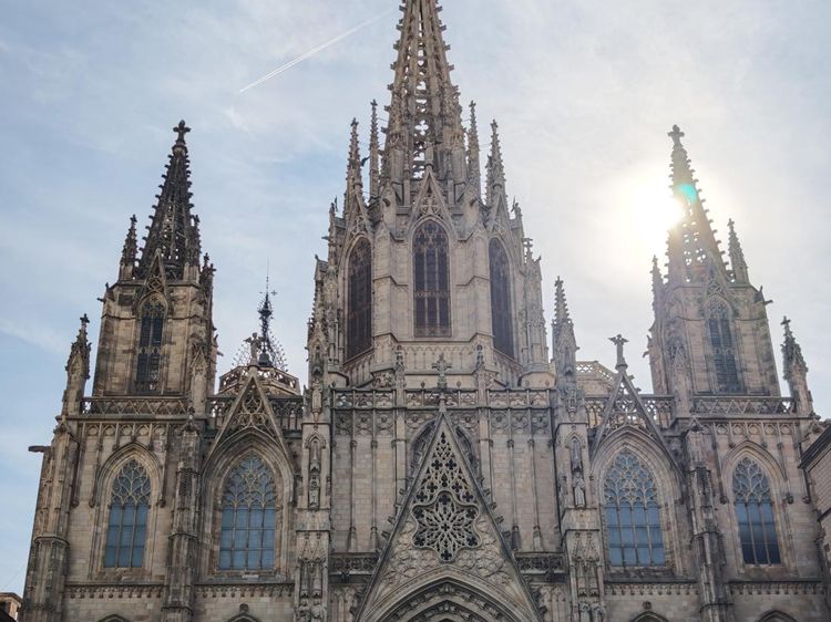 Barcelona yang Dramatis, Dipotret Xiaomi 15