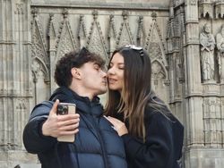 Barcelona yang Dramatis, Dipotret Xiaomi 15