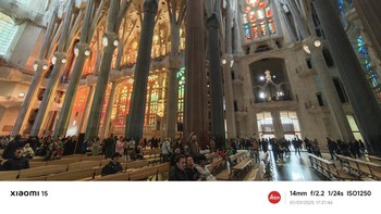 Kamera Leica di Xiaomi 15 dilengkapi dengan pilihan Leica Vibrant. Hasilnya, kaca mosaik Gereja Basilica de la Sagrada Familia, keluar semua warna-warninya. Foto: Fitraya Ramadhanny/detikINET