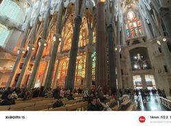 Barcelona yang Dramatis, Dipotret Xiaomi 15