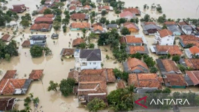 Foto udara banjir di Desa Karangligar, Karawang.