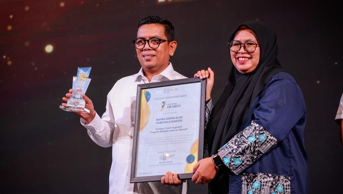Gubernur Banten Andra Soni mendapat Anugerah Ekbispar Award 2025