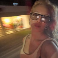 Hyoyeon juga menampilkan pose dirinya saat naik motor. Tampaknya wanita 35 tahun tersebut semakin nyaman dengan ojek. Foto: Instagram Hyoyeon SNSD