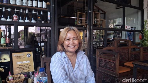 Ibu Carmen Heart2Hearts, Kadek Ayu Sri Handayani, saat ditemui di restoran miliknya di Canggu, Badung, Sabtu (8/3/2025). (Fabiola Dianira)