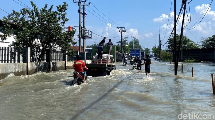 Jalan Sapan-Derwati banjir