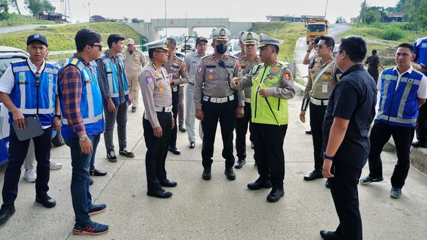 Kakorlantas Cek Tol Fungsional Japek II Selatan