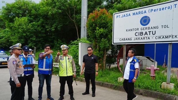 Kakorlantas Irjen Agus Suryo Cek Ruas Tol Cikampek Jelang Operasi Ketupat