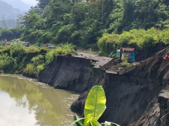 Kerusakan lingkungan akibat tambang ilegal