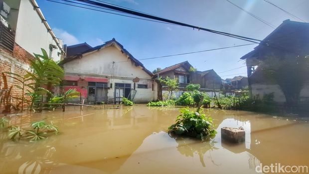 Kondisi banjir Kampung Babakan Leuwi Bandung, Desa Citeureup, Kecamatan Dayeuhkolot, Sabtu (8/3/2025)