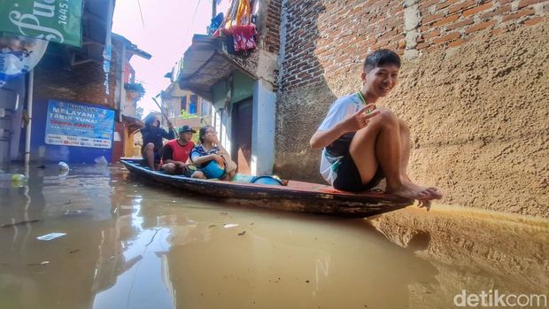 Kondisi banjir Kampung Babakan Leuwi Bandung, Desa Citeureup, Kecamatan Dayeuhkolot, Sabtu (8/3/2025)