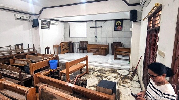 Kondisi gereja di Palabuhanratu Sukabumi usai dihantam banjir