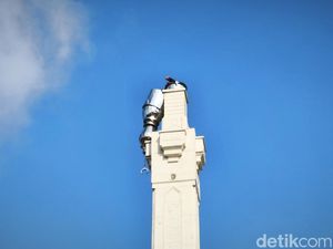 Kubah Menara Masjid Agung Sukoharjo Nyaris Lepas Diterjang Angin Kencang